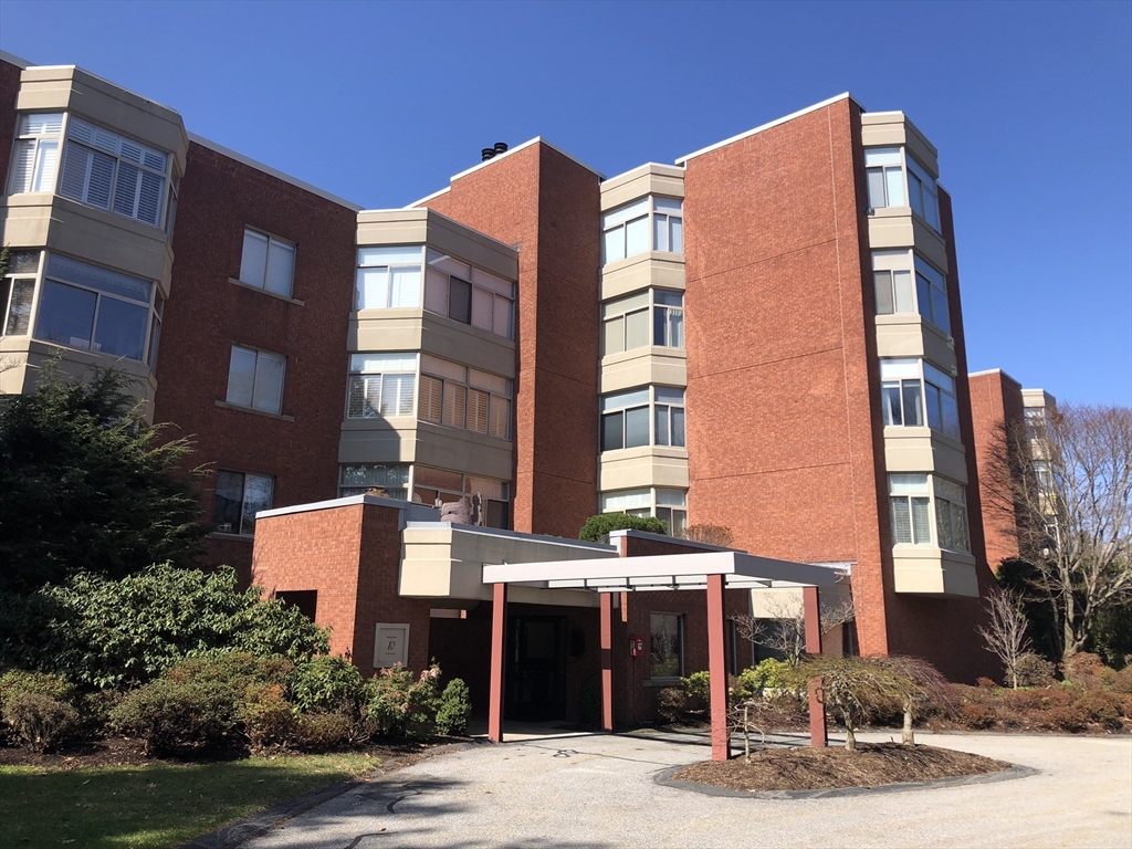 2 bed, 2 bath apartment for rent at 99 Florence Unit 10-1D, Newton