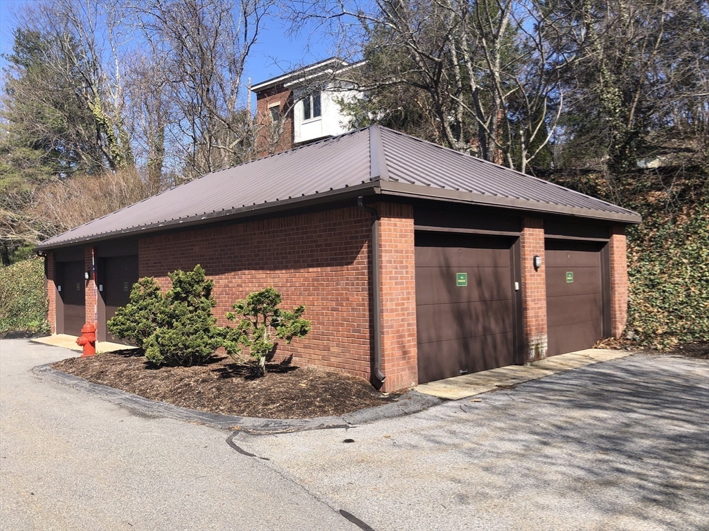 2 bed, 2 bath apartment for rent at 99 Florence Unit 10-1D, Newton — photo 20 of 28