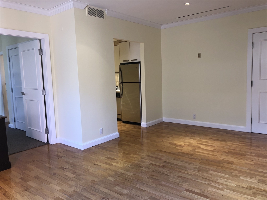 2 bed, 2 bath apartment for rent at 99 Florence Unit 10-1D, Newton — photo 6 of 28