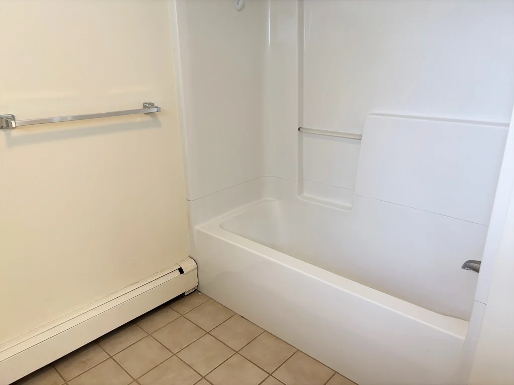2 bed, 1 bath apartment for rent at 99 Garfield Ave Unit B, Woburn — photo 10 of 13