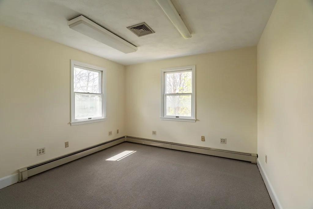 4 bed, 1 bath apartment for rent at 99 Garfield Ave Unit Main House, Woburn — photo 22 of 23