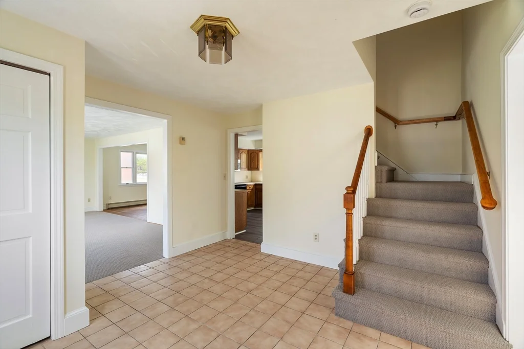 4 bed, 1 bath apartment for rent at 99 Garfield Ave Unit Main House, Woburn — photo 4 of 23