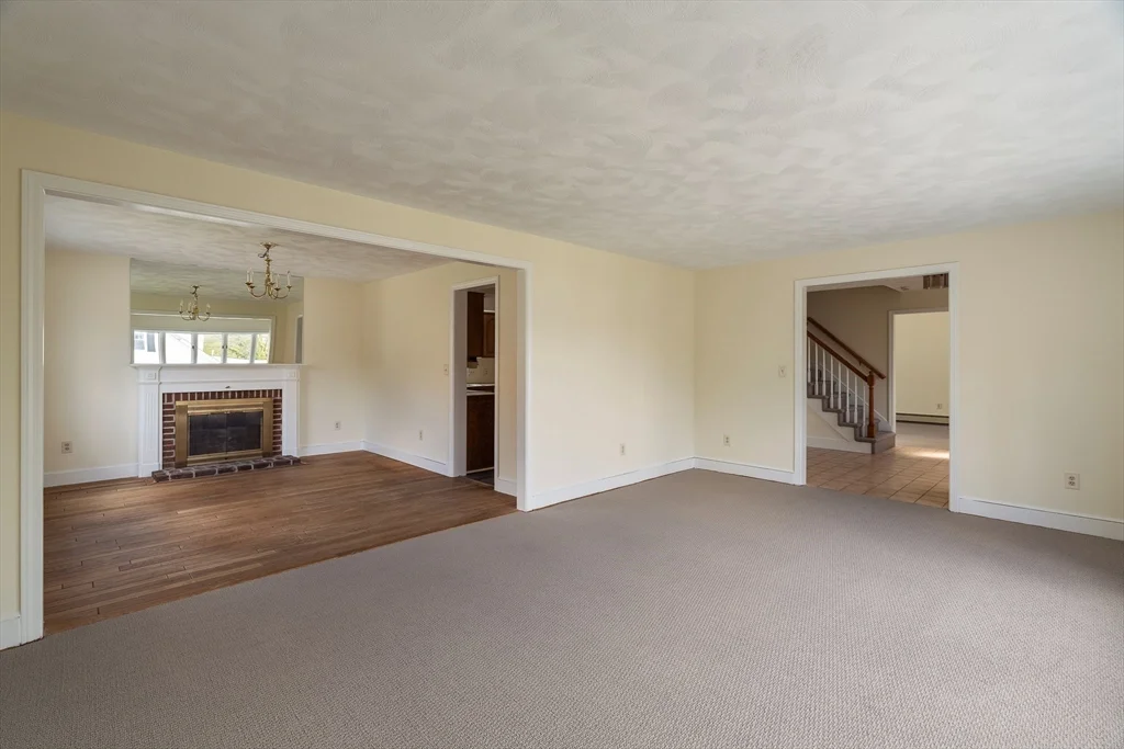4 bed, 1 bath apartment for rent at 99 Garfield Ave Unit Main House, Woburn — photo 6 of 23