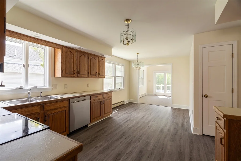 4 bed, 1 bath apartment for rent at 99 Garfield Ave Unit Main House, Woburn — photo 9 of 23