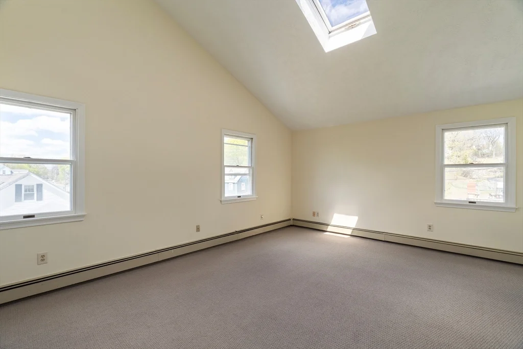4 bed, 1 bath apartment for rent at 99 Garfield Ave Unit Main House, Woburn — photo 19 of 23