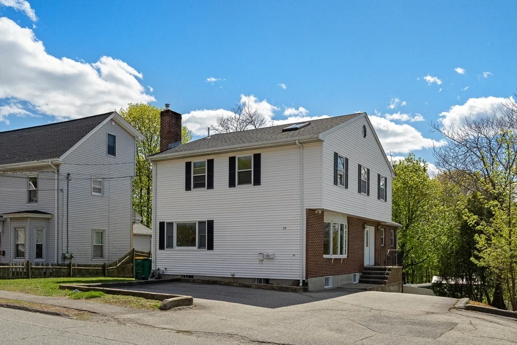 4 bed, 1 bath apartment for rent at 99 Garfield Ave Unit Main House, Woburn — photo 3 of 23