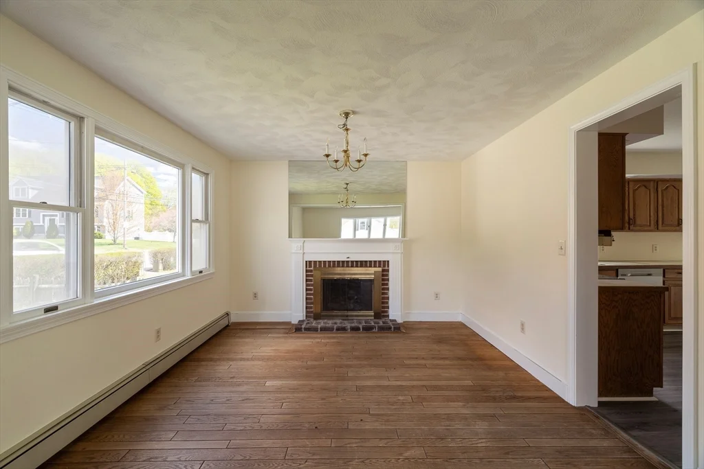 4 bed, 1 bath apartment for rent at 99 Garfield Ave Unit Main House, Woburn — photo 7 of 23