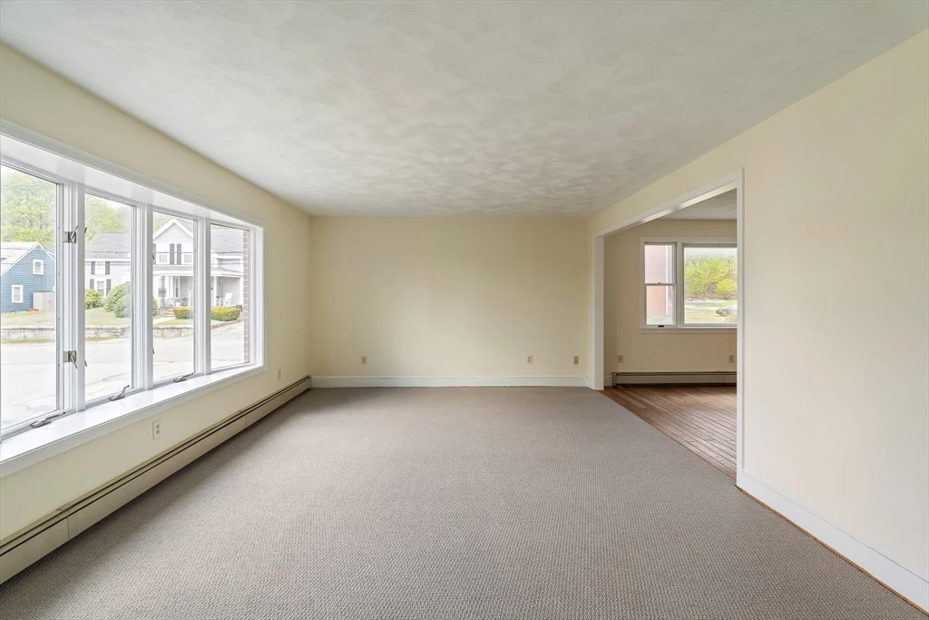 4 bed, 1 bath apartment for rent at 99 Garfield Ave Unit Main House, Woburn — photo 5 of 23