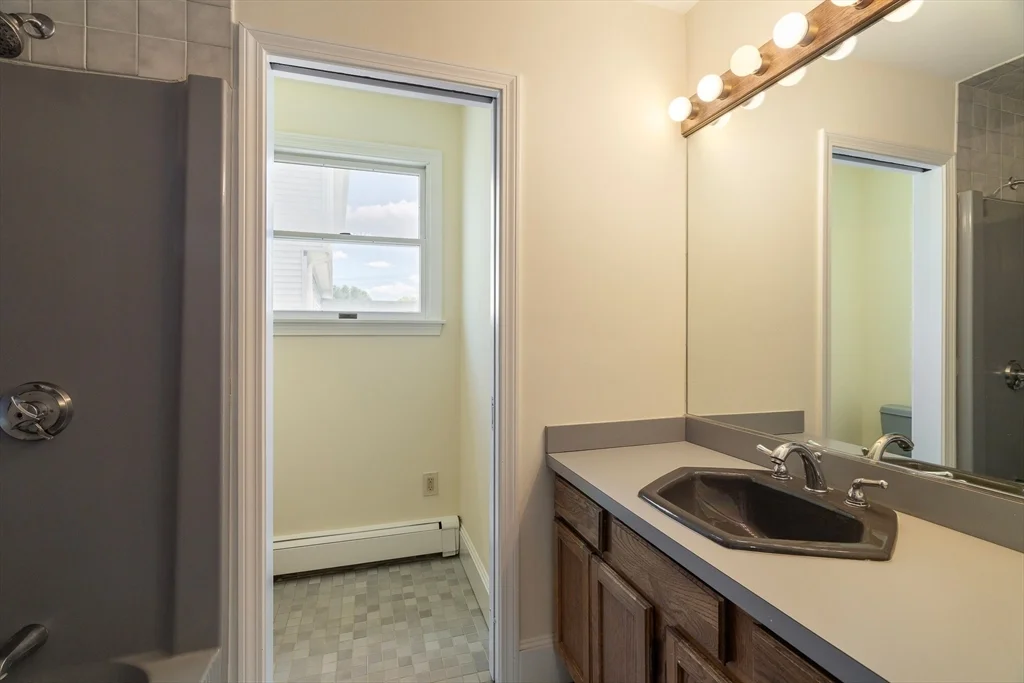 4 bed, 1 bath apartment for rent at 99 Garfield Ave Unit Main House, Woburn — photo 16 of 23