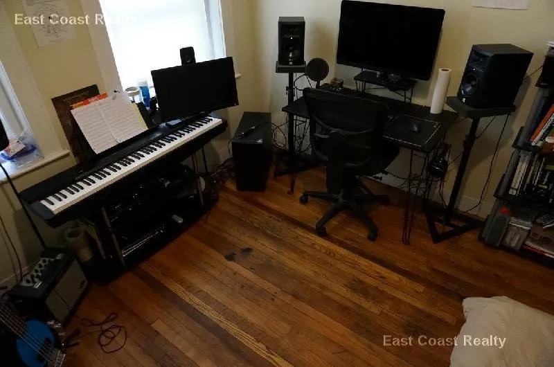 Studio bed, 1 bath apartment for rent at 99 Gordon St Unit 5, Brighton — photo 3 of 11