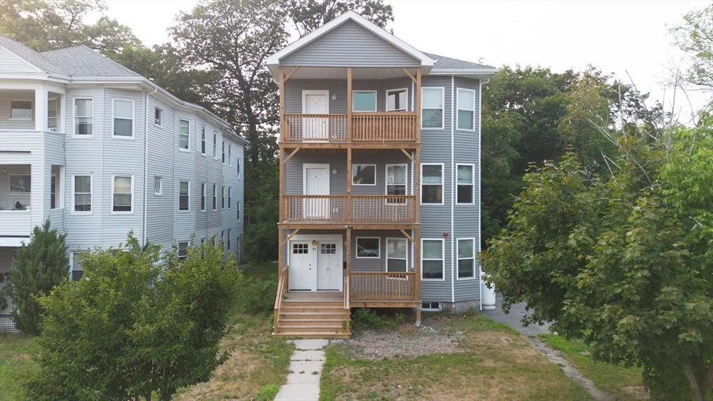 3 bed, 1 bath apartment for rent at 99 June St Unit 3, Worcester — photo 1 of 16