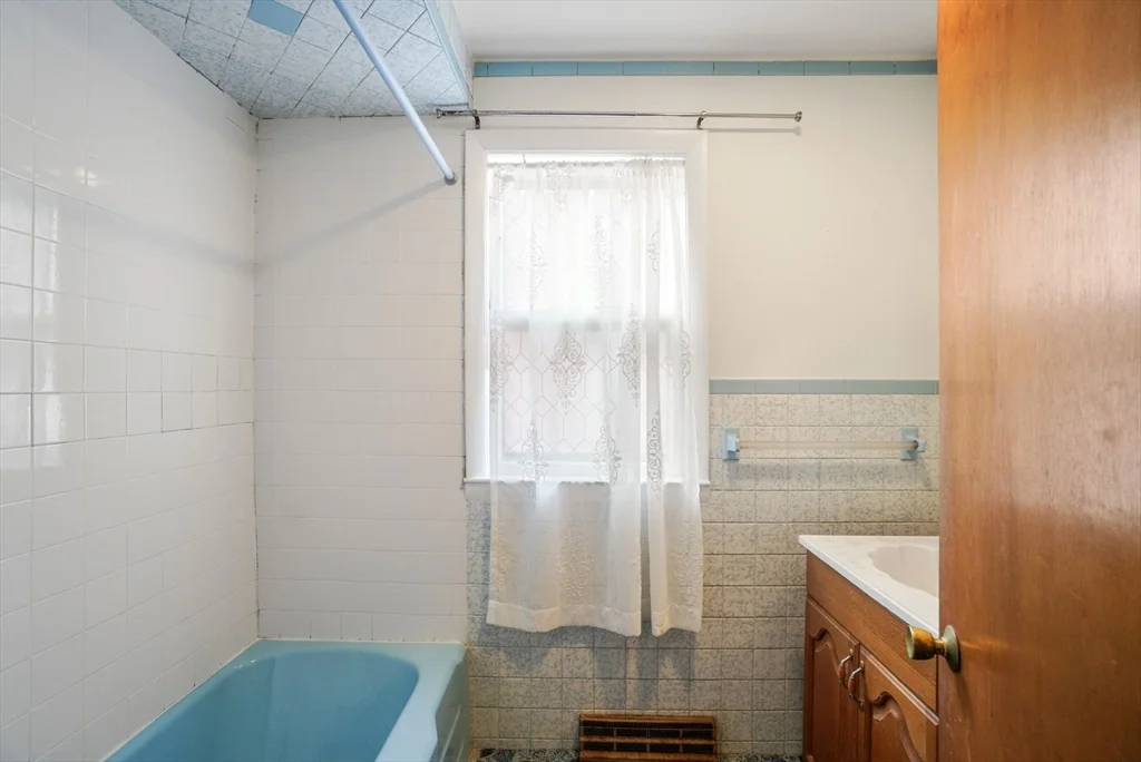 3 bed, 1 bath apartment for rent at 99 Kidder Ave Unit 1, Somerville — photo 17 of 21