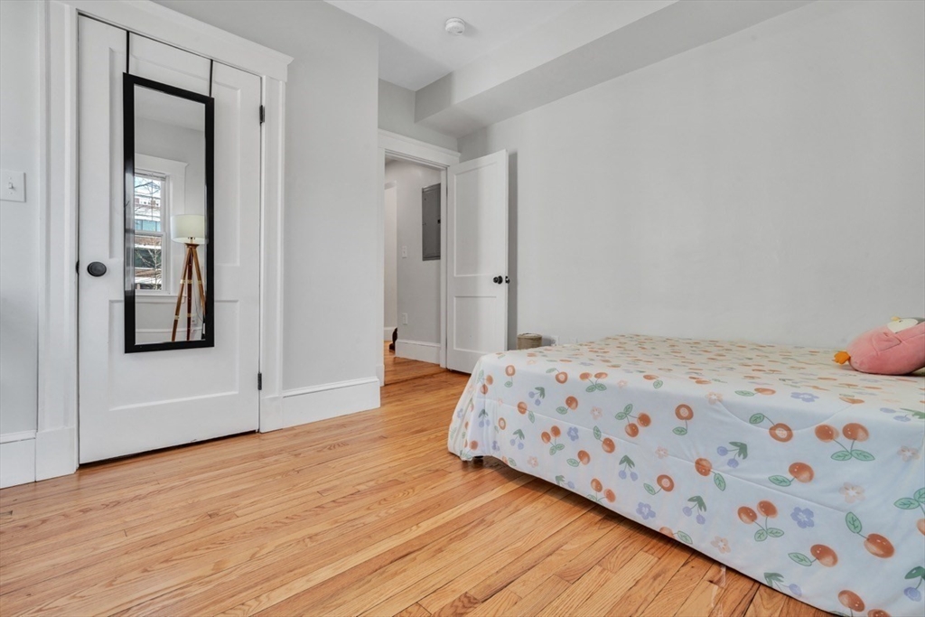 4 bed, 2 bath apartment for rent at 99 Kilsyth Rd Unit 2, Brighton — photo 2 of 7