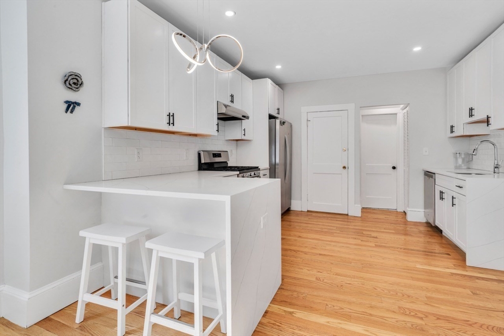 4 bed, 2 bath apartment for rent at 99 Kilsyth Rd Unit 2, Brighton — photo 5 of 7