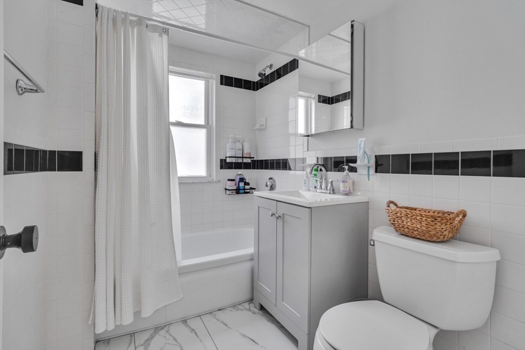 4 bed, 2 bath apartment for rent at 99 Kilsyth Rd Unit 2, Brighton — photo 3 of 7