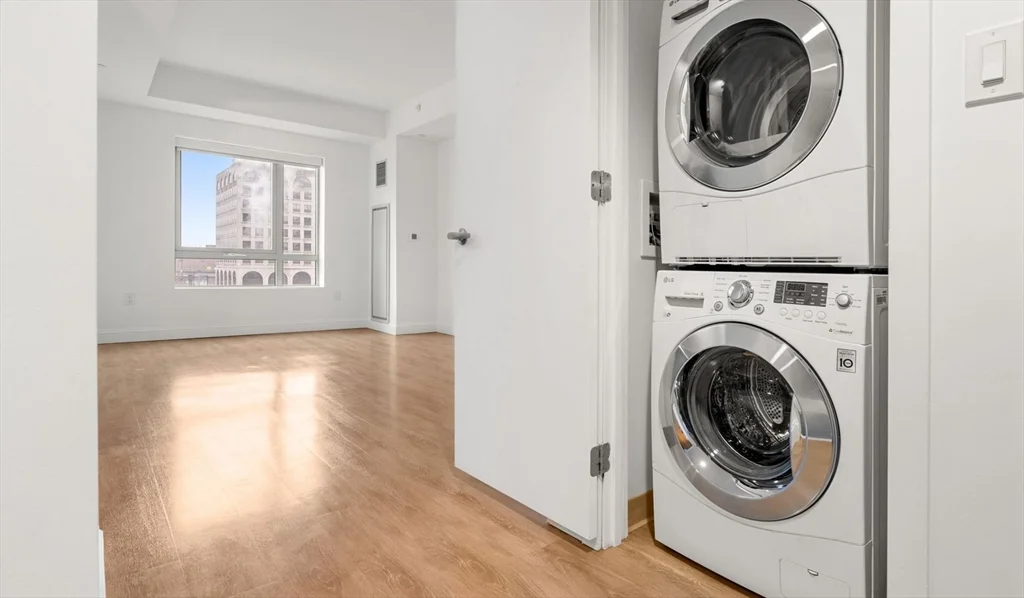 Studio bed, 1 bath apartment for rent at 99 Kneeland St Unit 1012, Chinatown — photo 6 of 15