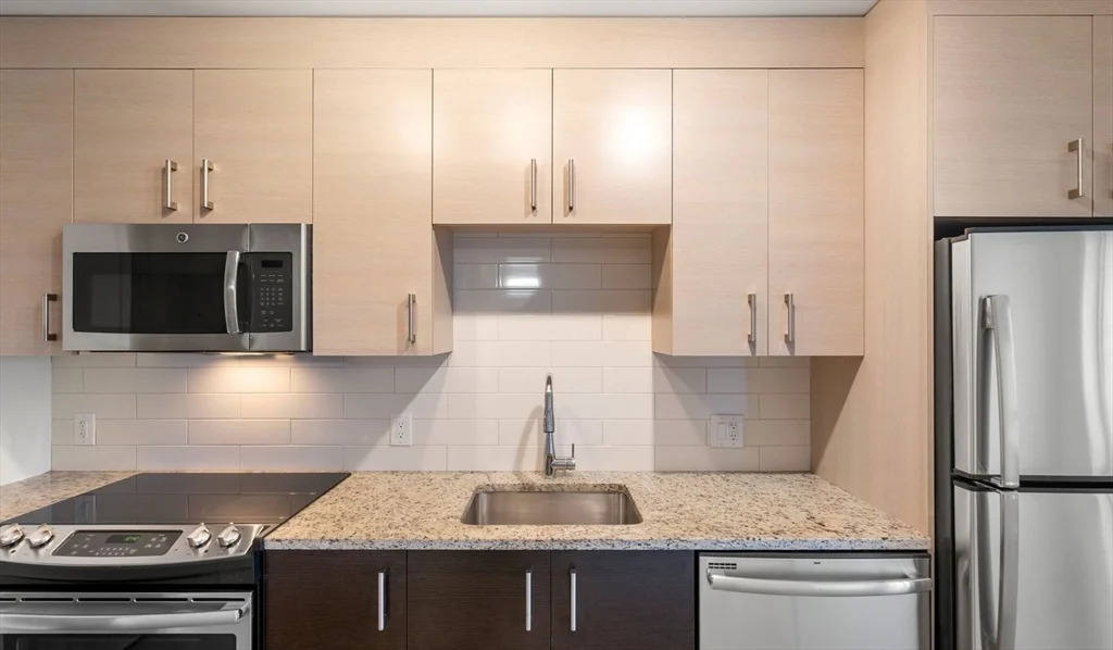 Studio bed, 1 bath apartment for rent at 99 Kneeland St Unit 712, Chinatown — photo 3 of 15