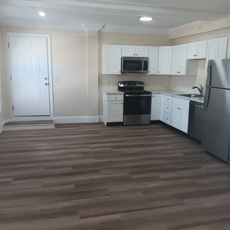 1 bed, 1 bath apartment for rent at 99 Main St Unit 6, Middleboro — photo 1 of 6