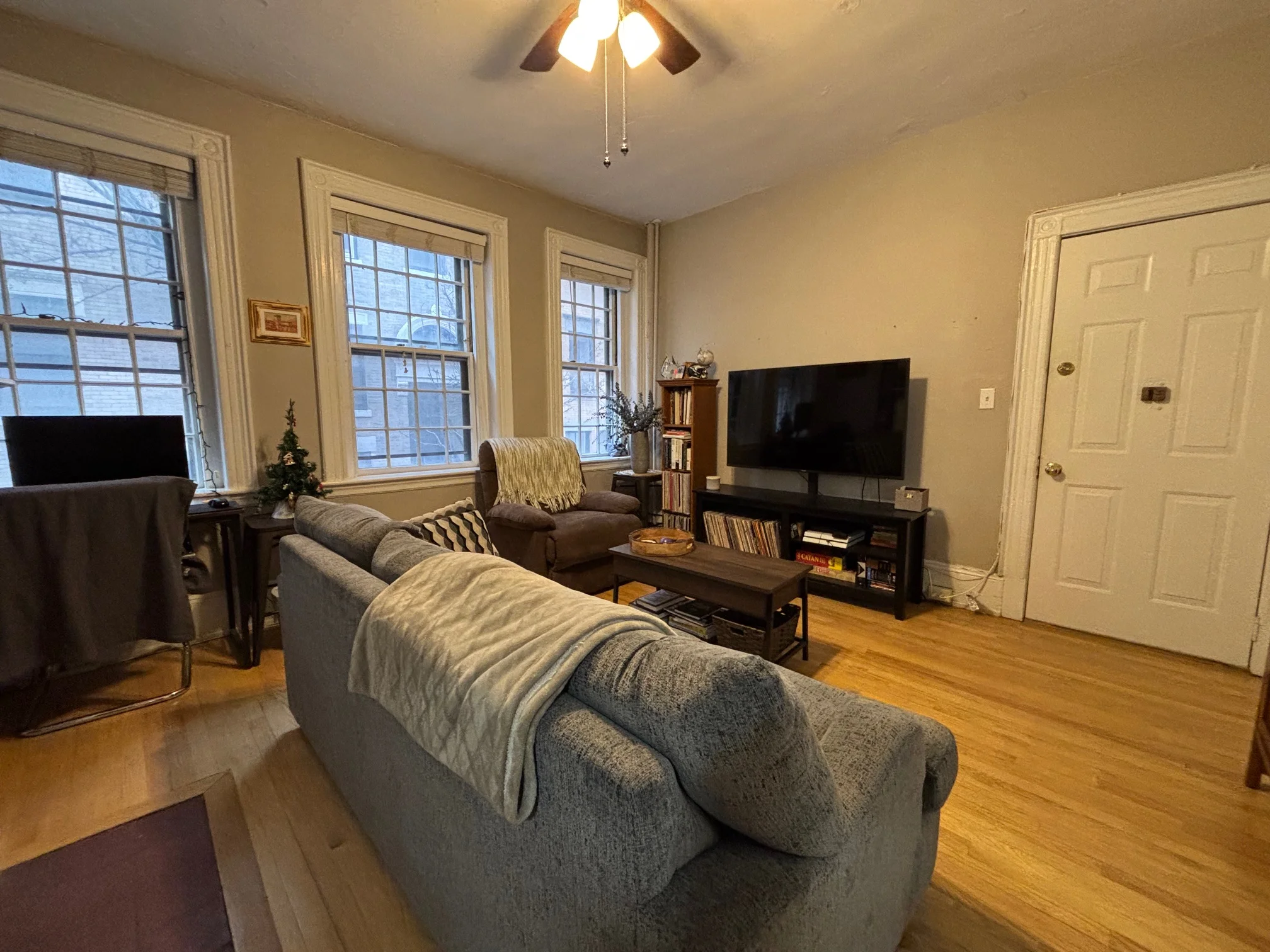 1 bed, 1 bath apartment for rent at 99 Myrtle St Unit 1, Beacon Hill — photo 2 of 11