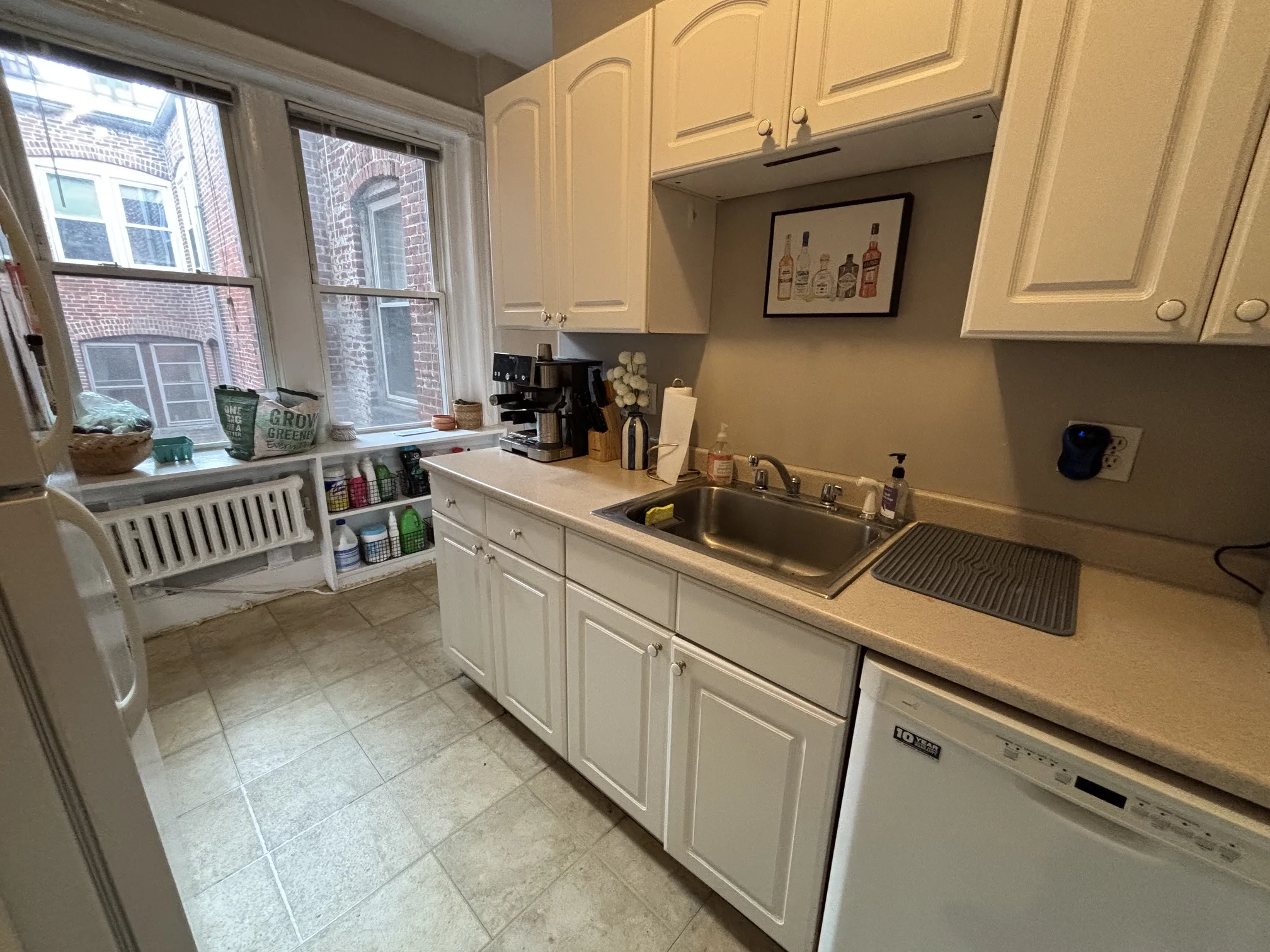 3 bed, 1 bath apartment for rent at 99 Myrtle St Unit 6, Beacon Hill — photo 12 of 15