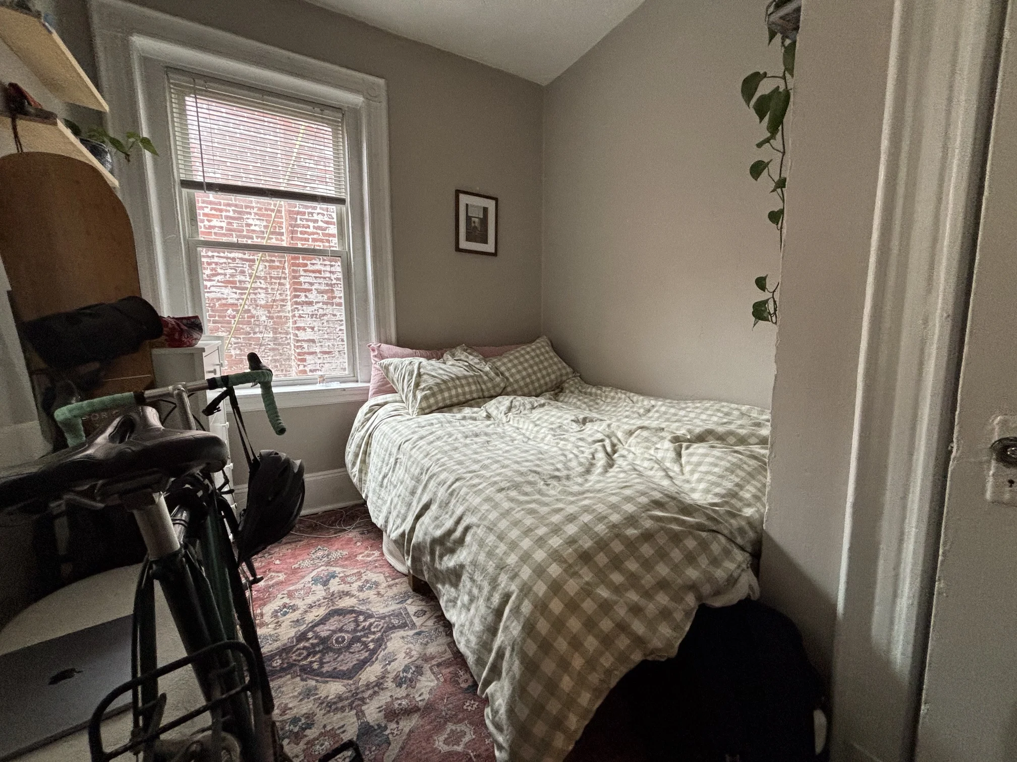 3 bed, 1 bath apartment for rent at 99 Myrtle St Unit 6, Beacon Hill — photo 9 of 15