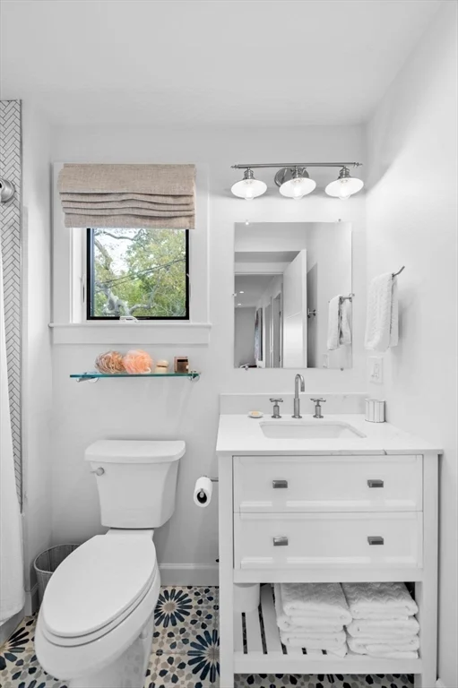 3 bed, 3 bath apartment for rent at 99 Naugus Ave, Marblehead — photo 21 of 27