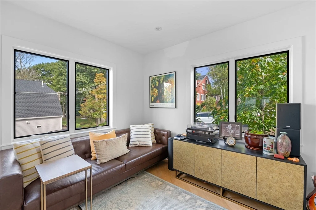 3 bed, 3 bath apartment for rent at 99 Naugus Ave, Marblehead — photo 11 of 27