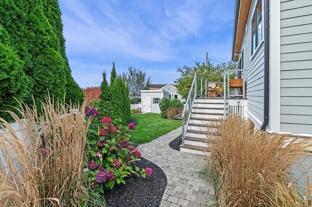 3 bed, 3 bath apartment for rent at 99 Naugus Ave, Marblehead — photo 17 of 27