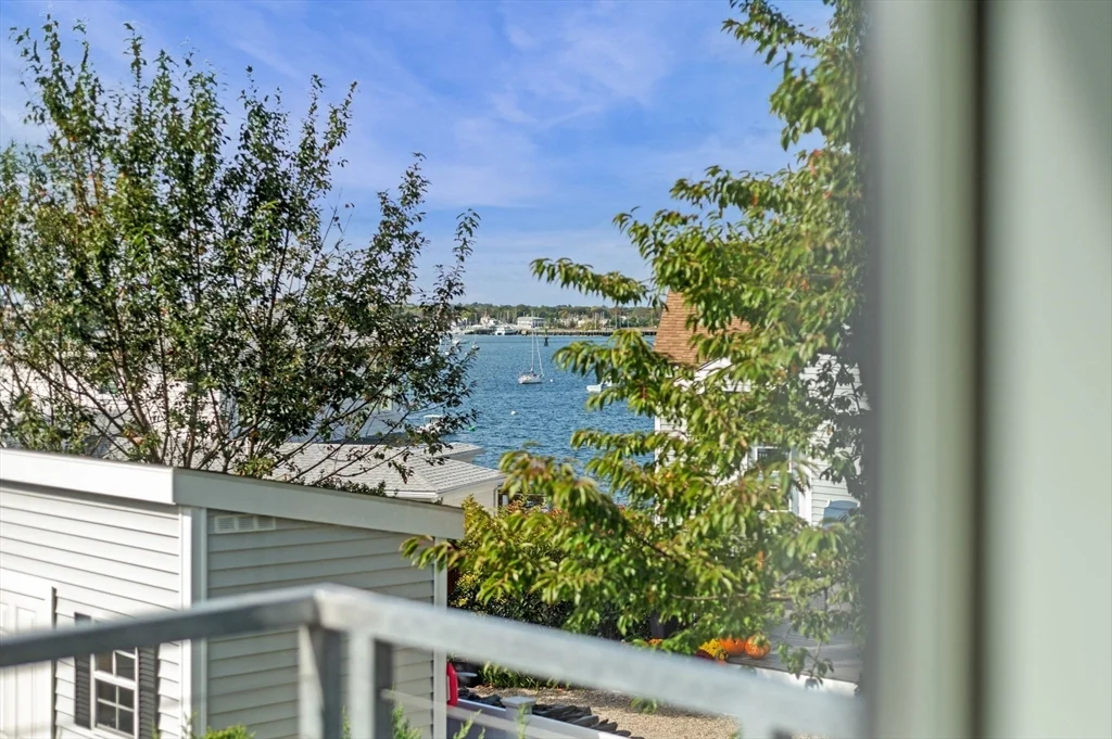 3 bed, 3 bath apartment for rent at 99 Naugus Ave, Marblehead — photo 26 of 27