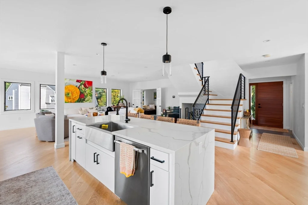 3 bed, 3 bath apartment for rent at 99 Naugus Ave, Marblehead — photo 8 of 27