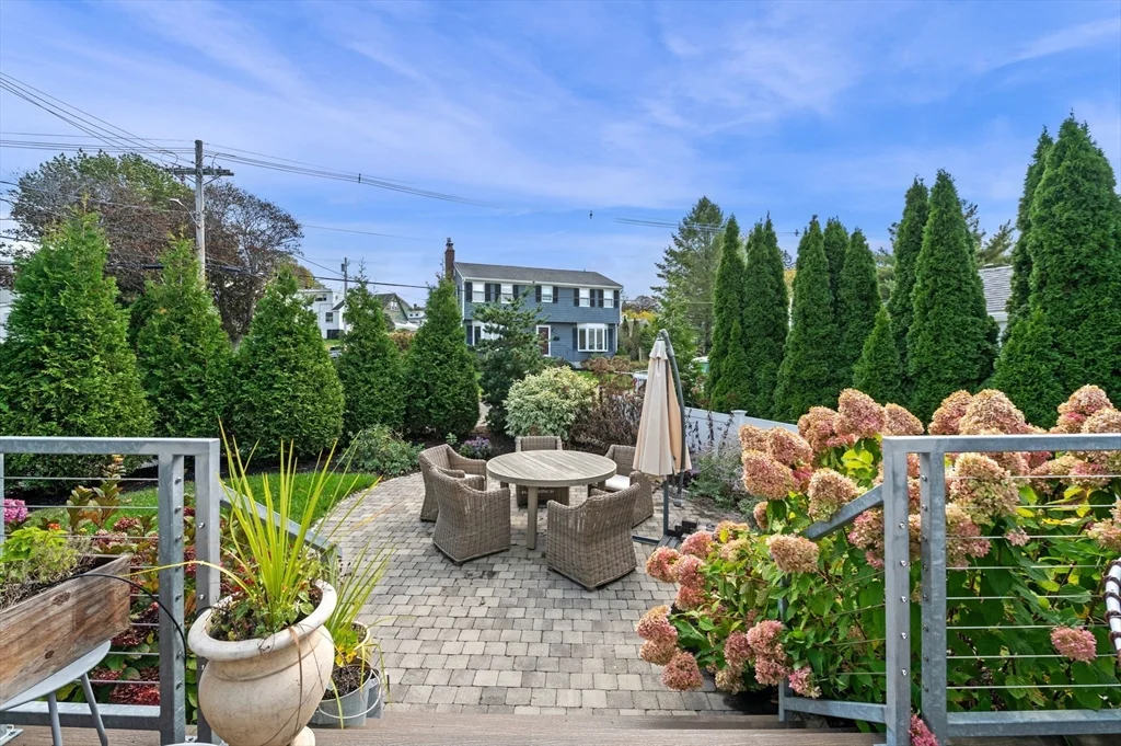 3 bed, 3 bath apartment for rent at 99 Naugus Ave, Marblehead — photo 12 of 27