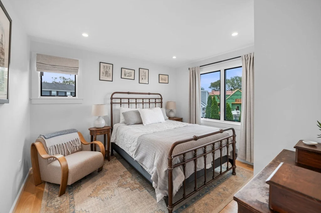 3 bed, 3 bath apartment for rent at 99 Naugus Ave, Marblehead — photo 19 of 27