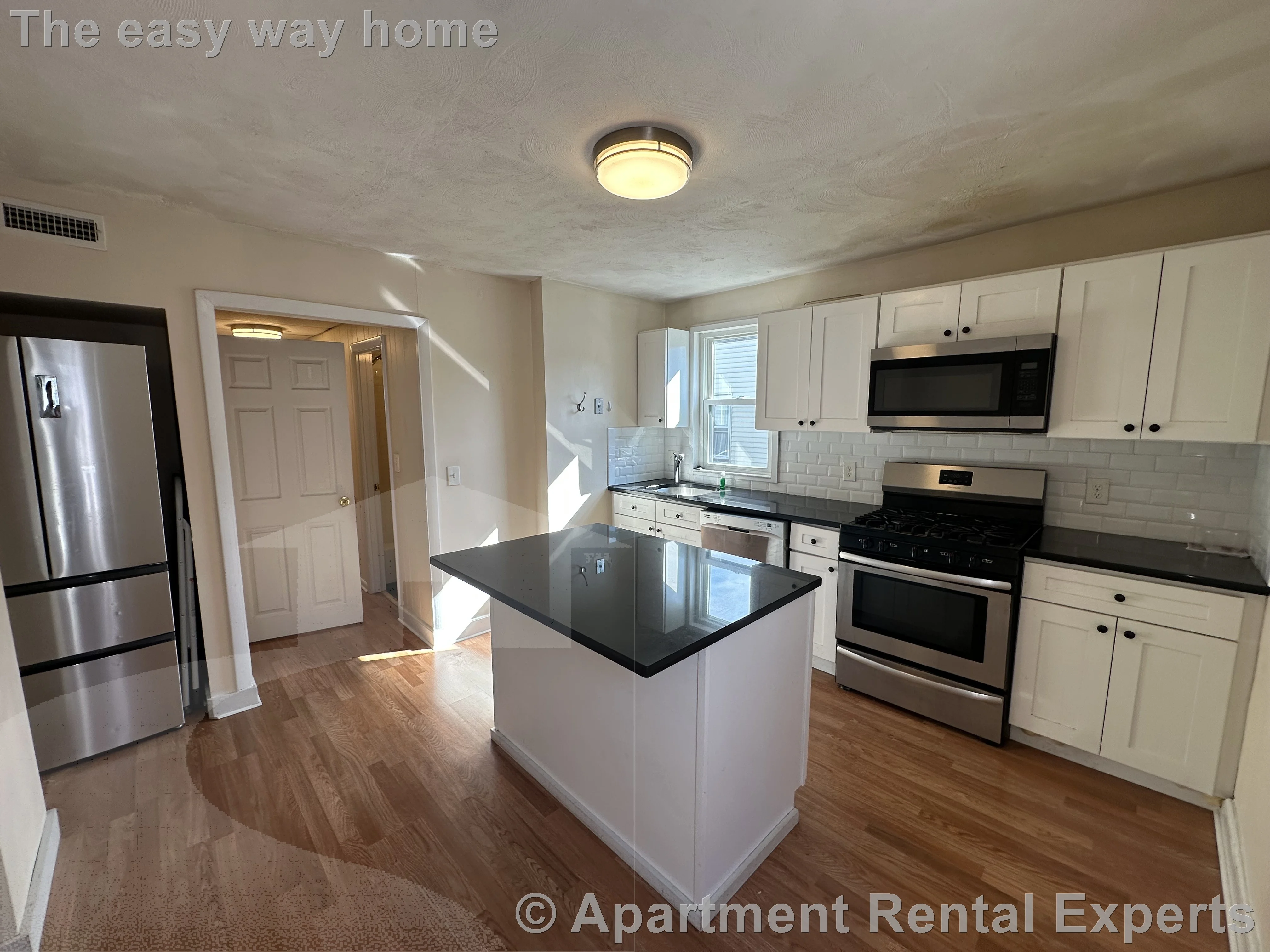 4 bed, 2 bath apartment for rent at 99 Norfolk St Unit 3, Central Square — photo 2 of 18