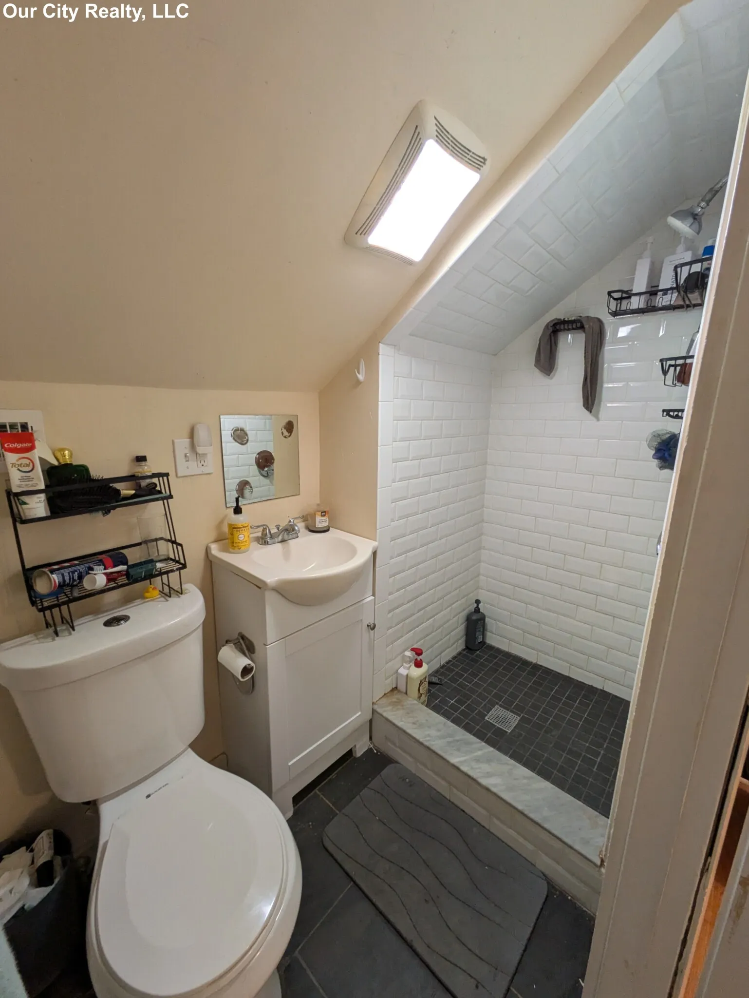 4 bed, 2 bath apartment for rent at 99 Norfolk St Unit 3, The Port — photo 9 of 24