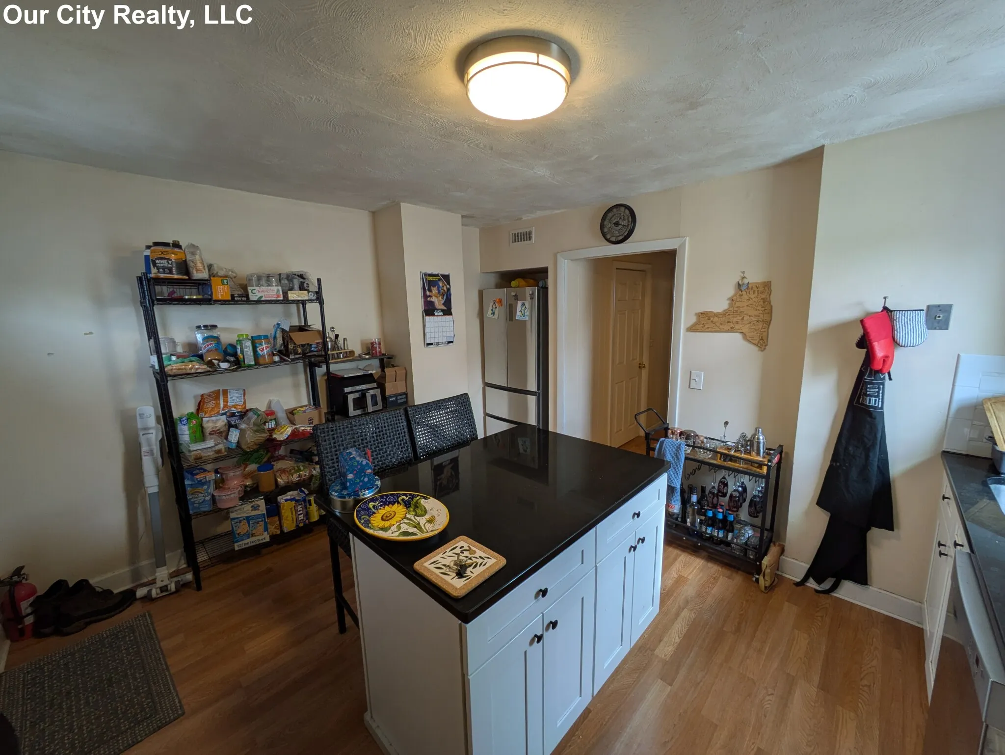 4 bed, 2 bath apartment for rent at 99 Norfolk St Unit 3, The Port — photo 4 of 24