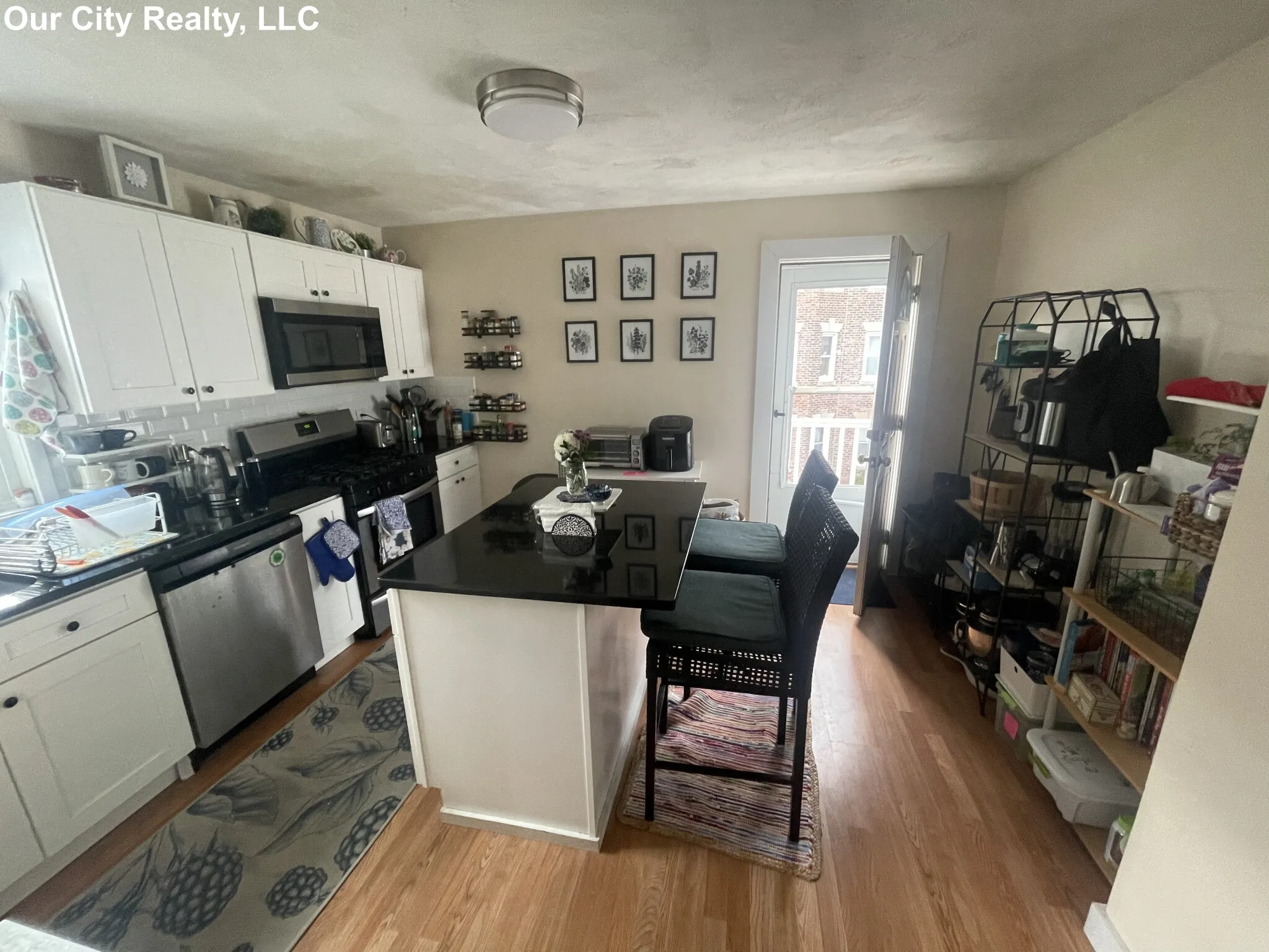 4 bed, 2 bath apartment for rent at 99 Norfolk St Unit 3, The Port — photo 17 of 24