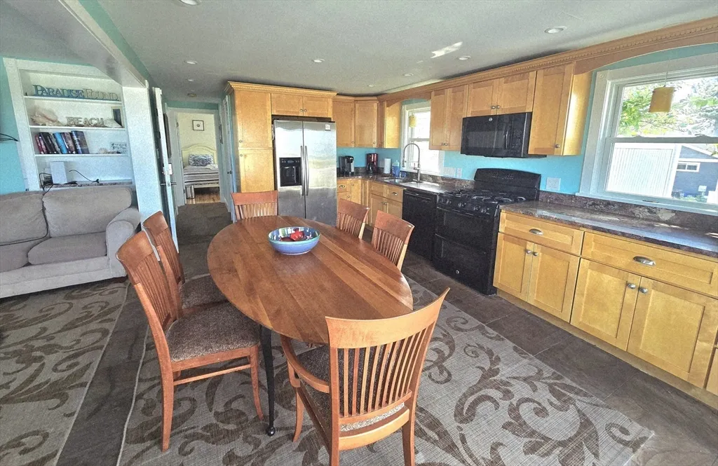 4 bed, 2 bath apartment for rent at 99 North Reservation Terr Unit WINTER, Plum Island — photo 5 of 15