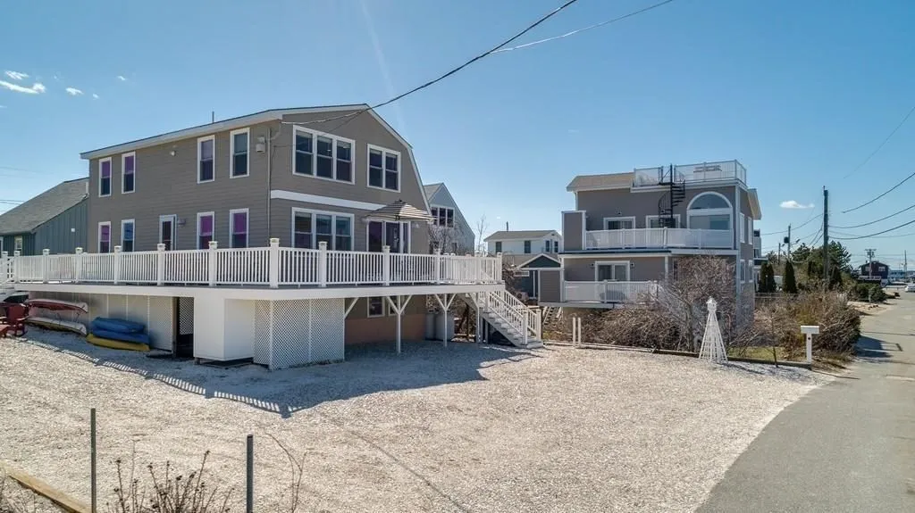 4 bed, 2 bath apartment for rent at 99 North Reservation Terr Unit WINTER, Plum Island — photo 3 of 15