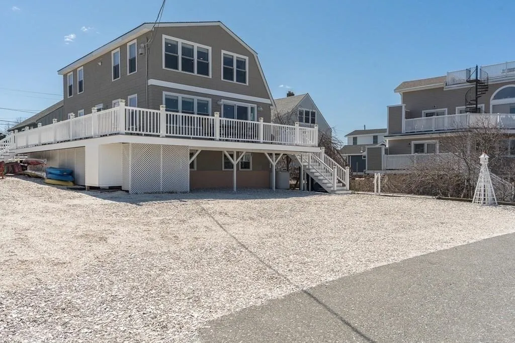 4 bed, 2 bath apartment for rent at 99 North Reservation Terr Unit WINTER, Plum Island — photo 2 of 15