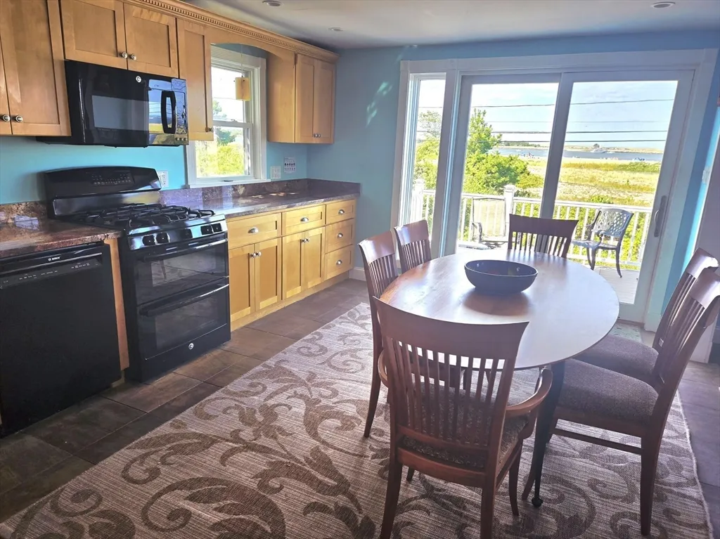 4 bed, 2 bath apartment for rent at 99 North Reservation Terr Unit WINTER, Plum Island — photo 4 of 15