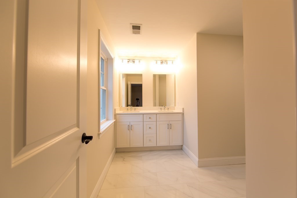 3 bed, 3 bath apartment for rent at 99 Oakdale Ave Unit 1, Oakdale — photo 11 of 21