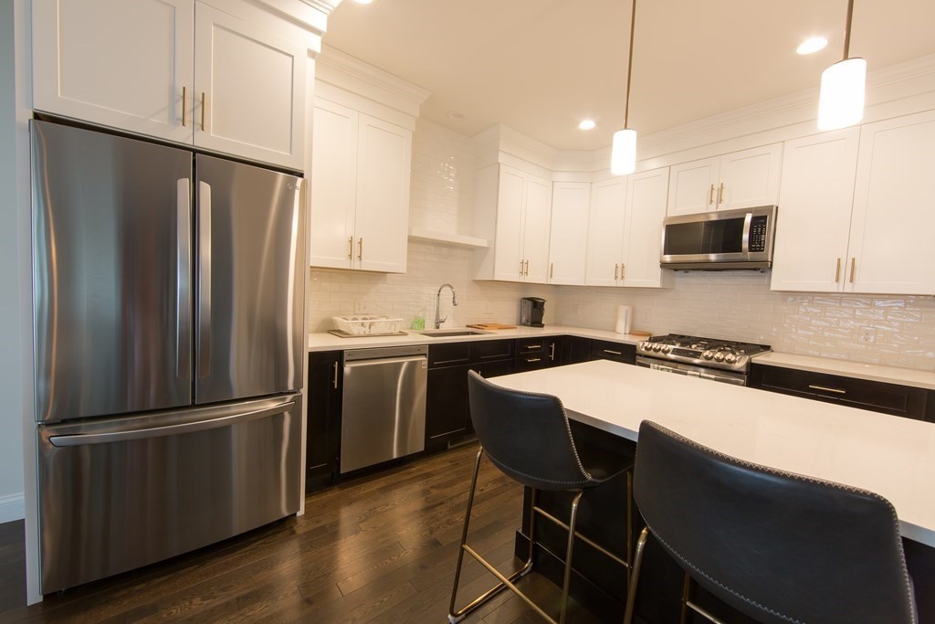 3 bed, 3 bath apartment for rent at 99 Oakdale Ave Unit 1, Oakdale — photo 3 of 21