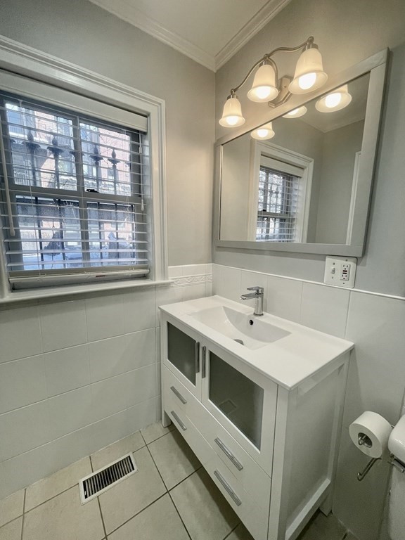 3 bed, 3 bath apartment for rent at 99 Pembroke St Unit 1, South End — photo 11 of 18