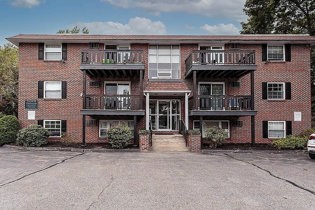 2 bed, 1 bath apartment for rent at 99 Pleasant St Unit 1-3, Watertown — photo 12 of 14