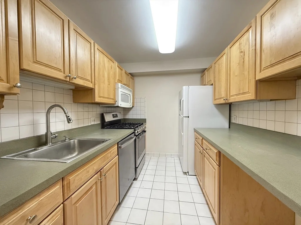 1 bed, 1 bath apartment for rent at 99 Pond Ave Unit 400, Brookline Village — photo 4 of 42