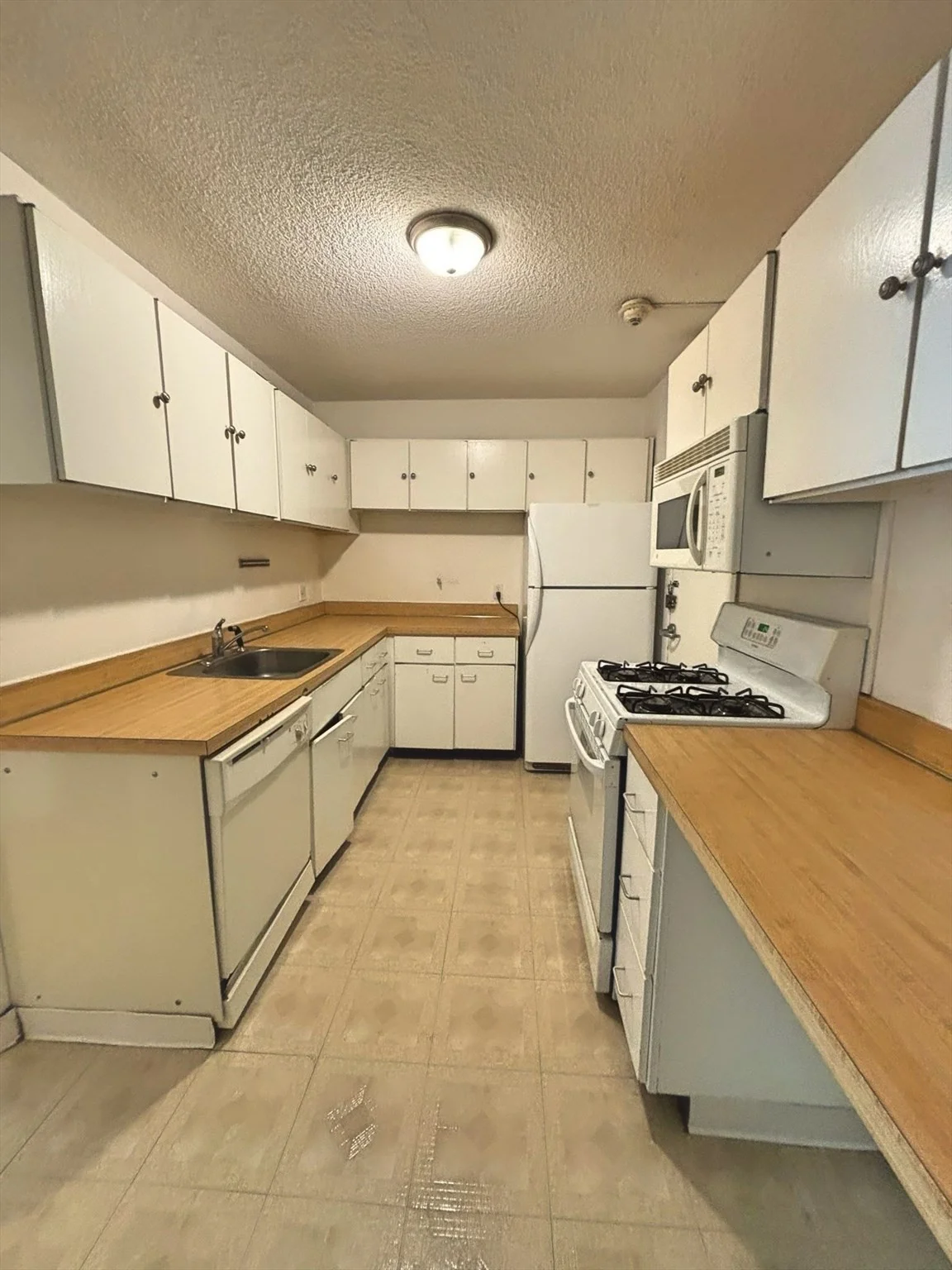 3 bed, 2 bath apartment for rent at 99 Pond Ave Unit 417, Brookline Village — photo 7 of 23