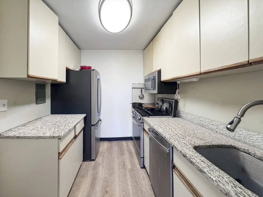 2 bed, 2 bath apartment for rent at 99 Pond Ave Unit 806, Brookline Village — photo 4 of 36