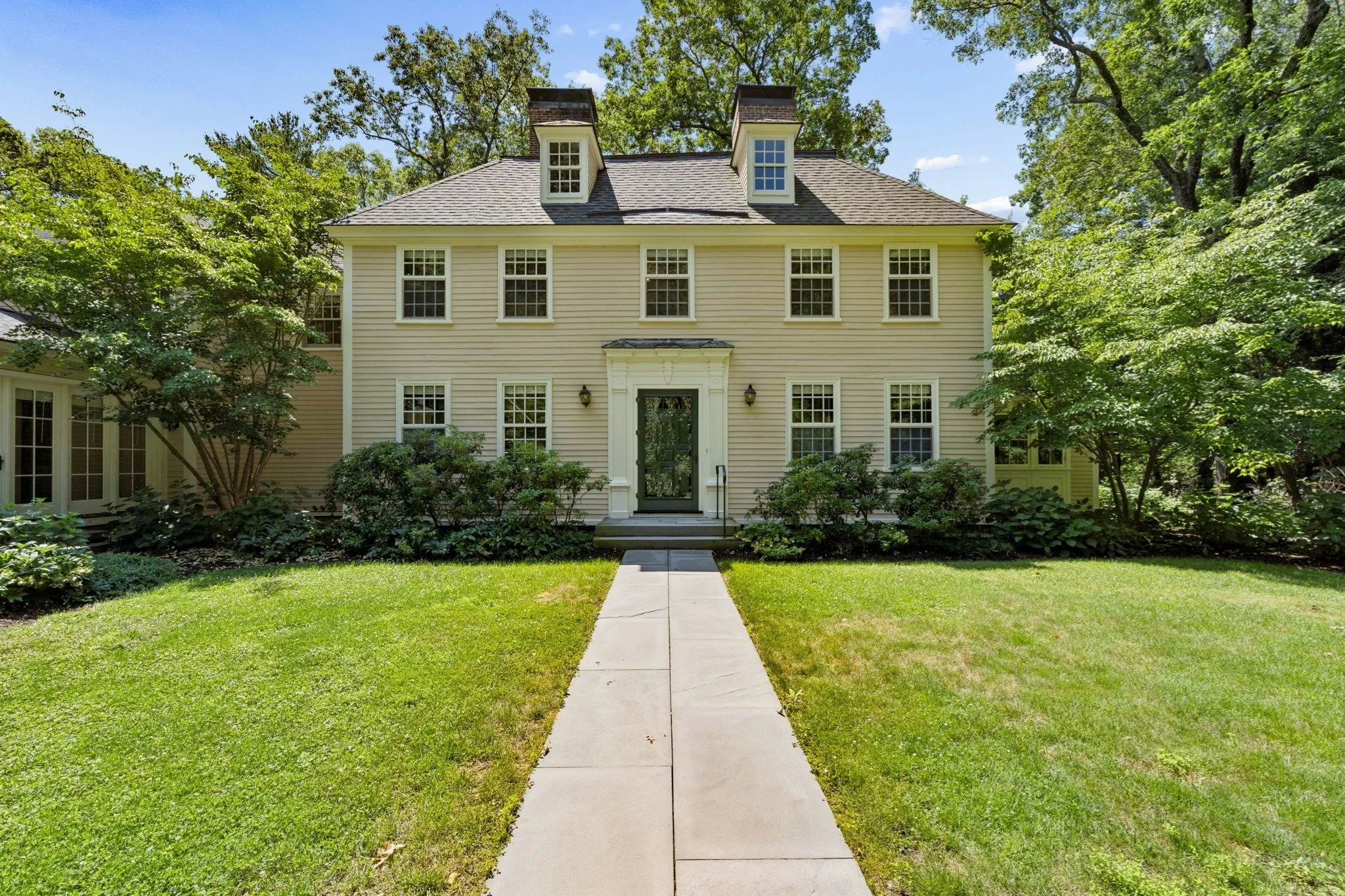 4 bed, 3 bath apartment for rent at 99 Pond Rd Unit 99, Wellesley — photo 1 of 40