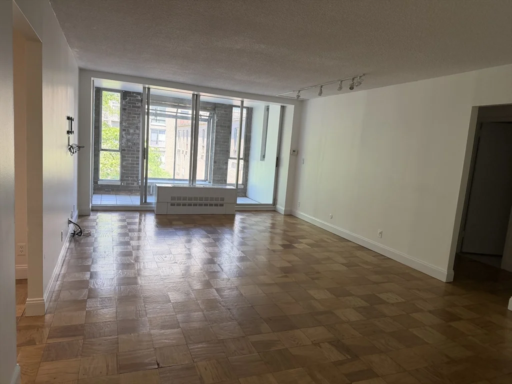 2 bed, 2 bath apartment for rent at 99 Pond Unit 422, Brookline Village — photo 3 of 14