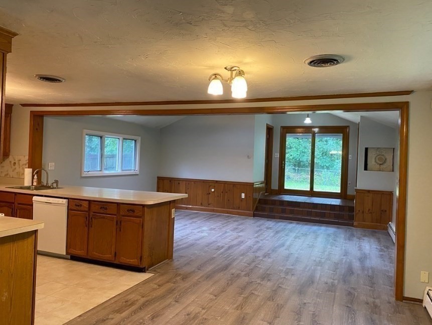 4 bed, 2 bath apartment for rent at 99 School St Unit 0, Avon — photo 4 of 14